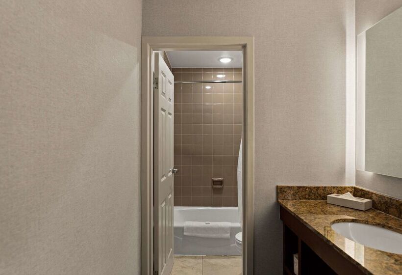 The Clover Hotel, Ascend Hotel Collection