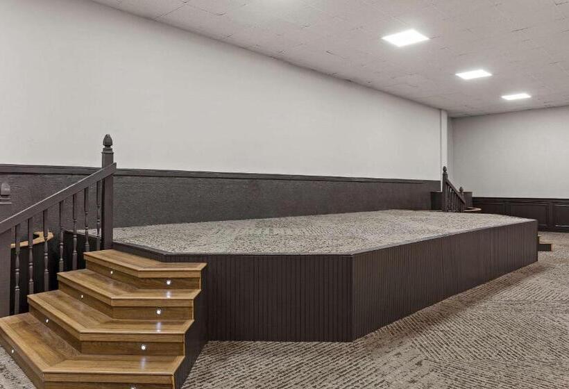 The Clover Hotel, Ascend Hotel Collection