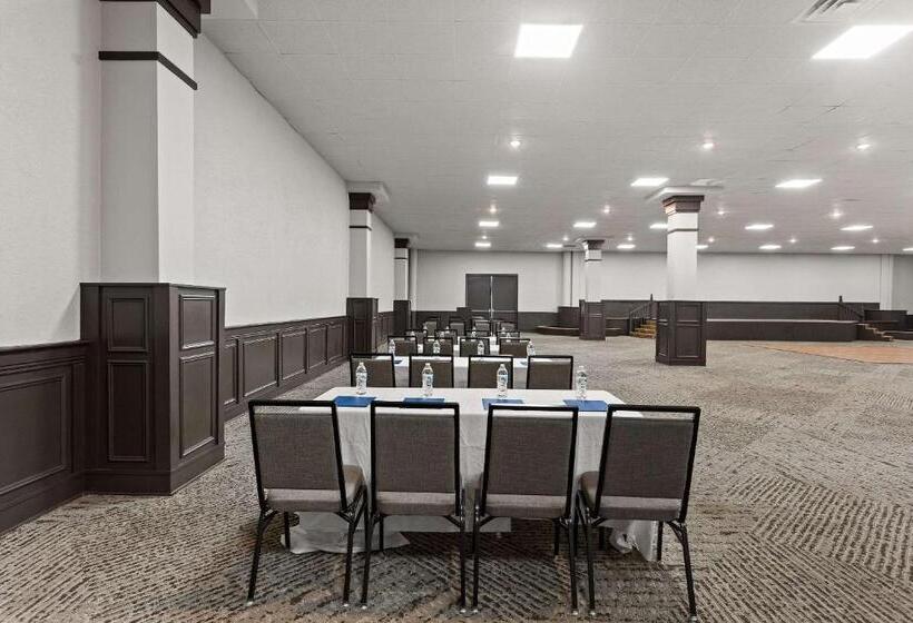 The Clover Hotel, Ascend Hotel Collection