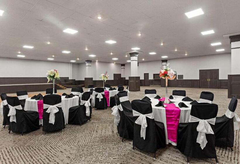 The Clover Hotel, Ascend Hotel Collection