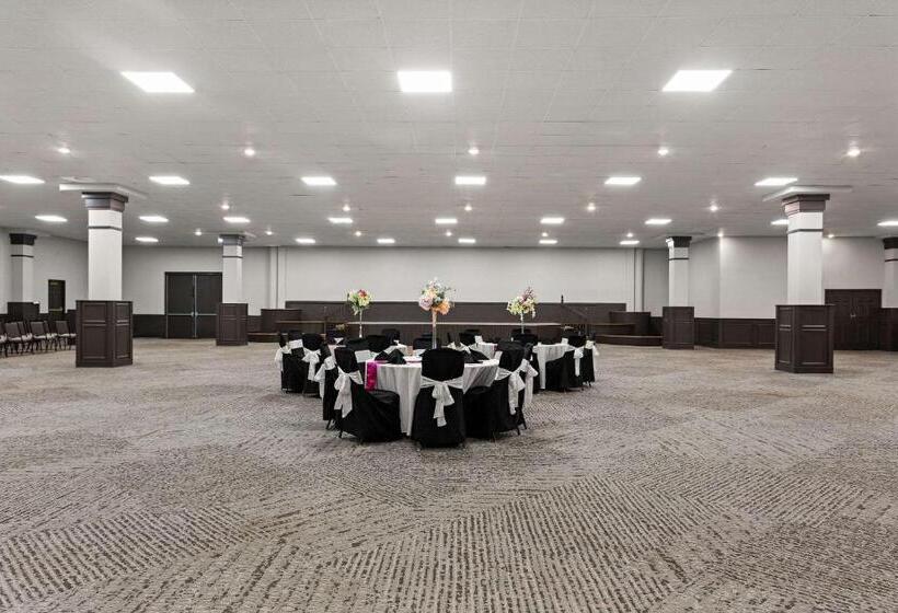 The Clover Hotel, Ascend Hotel Collection