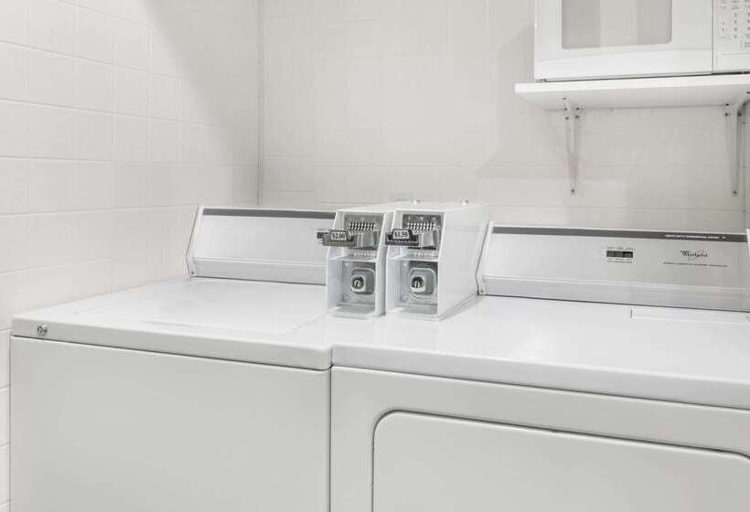 Отель Travelodge By Wyndham Hershey