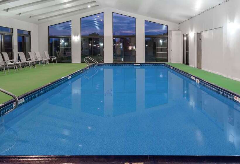 Отель Travelodge By Wyndham Hershey