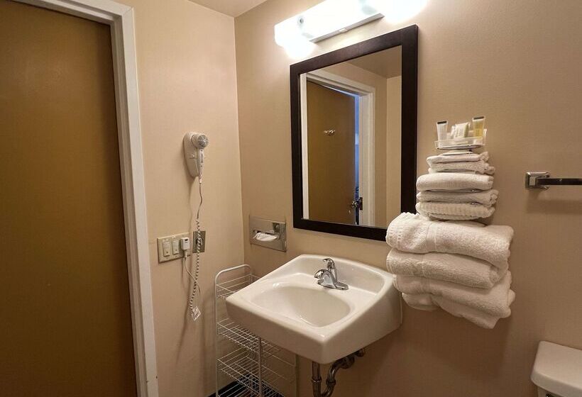 Отель Travelodge By Wyndham Hershey