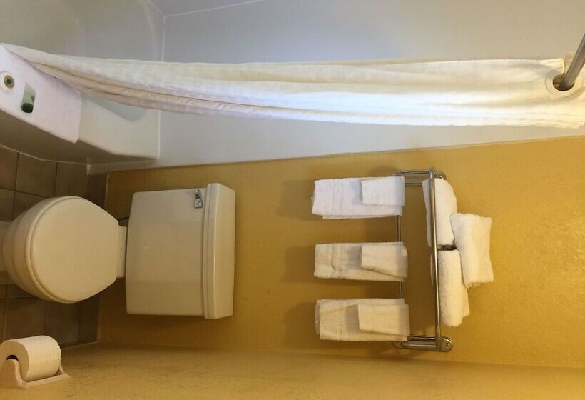 فندق University Manor Inn