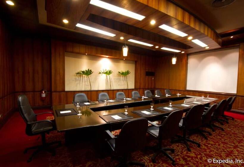 Waterfront Airport Hotel And Casino