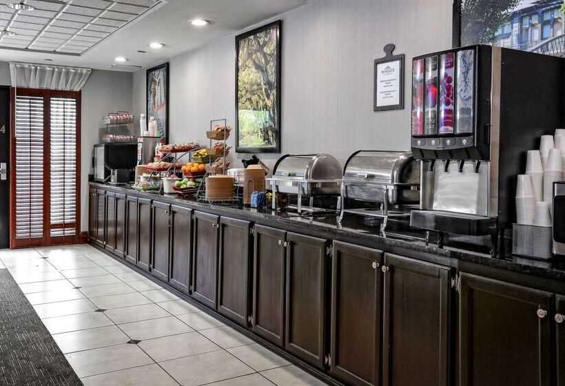 هتل Wingate By Wyndham Savannah Pooler