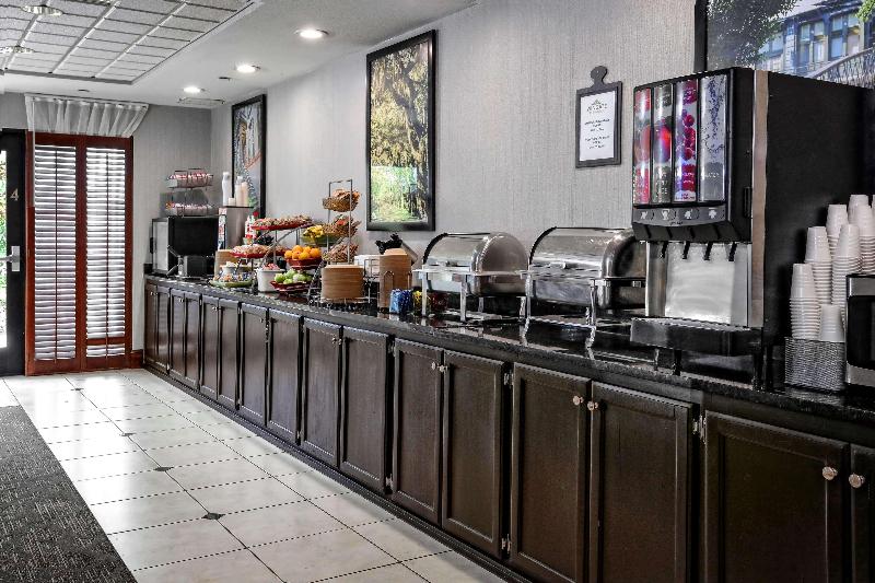 هتل Wingate By Wyndham Savannah Pooler