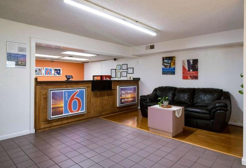 Motel 6-holyoke, Ma