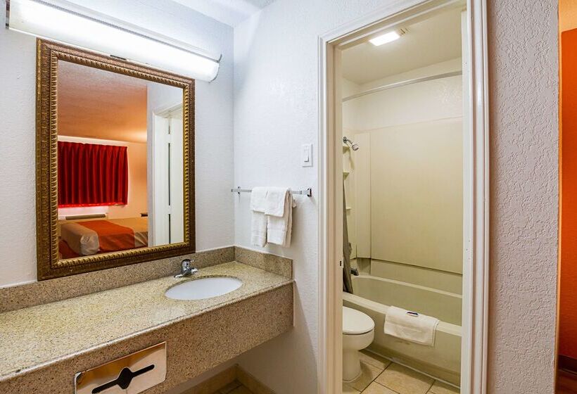 Motel 6 Red Oak, Tx   Dallas