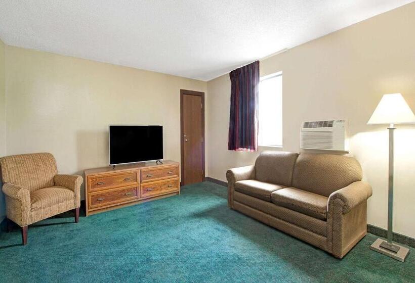 فندق على الطريق Super 8 By Wyndham Eureka/six Flags Nearby