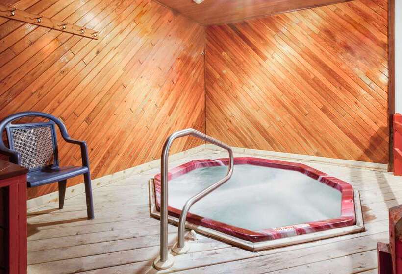 모텔 Super 8 Beachfront By Wyndham Mackinaw City, Mi