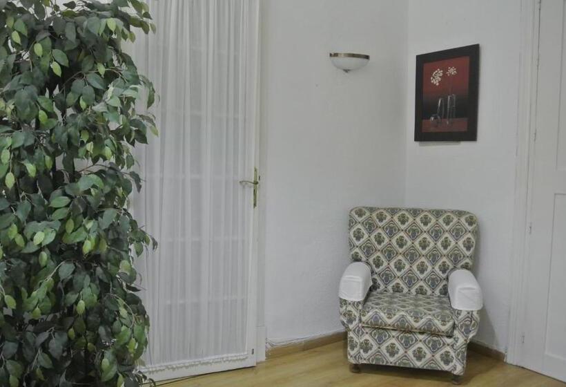 Pensión Santa Paula