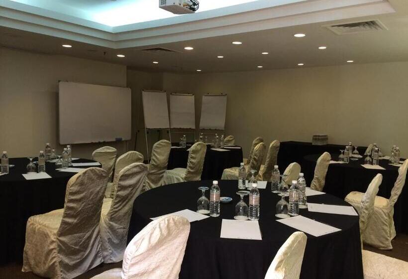 استراحتگاه The Saujana Hotel Kuala Lumpur