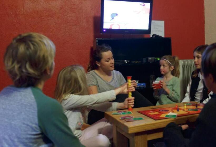 בית מלון כפרי Altitude   The Lodge Smiggins