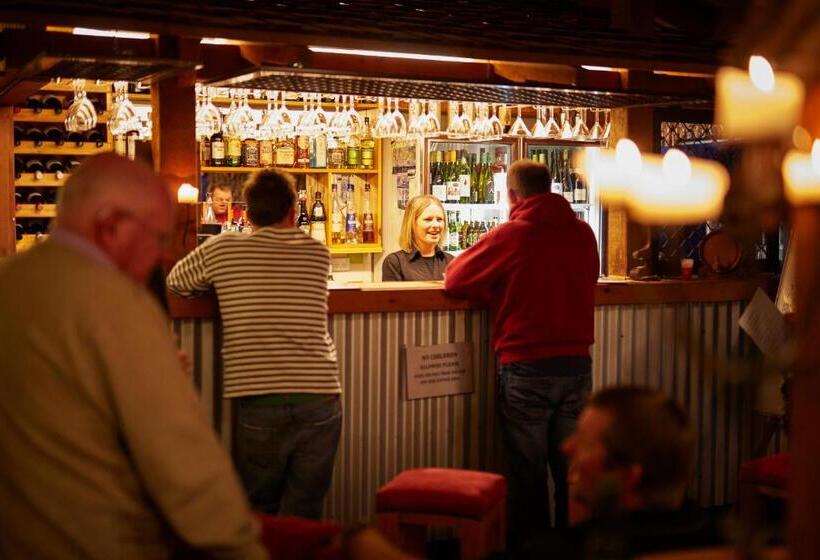 בית מלון כפרי Altitude   The Lodge Smiggins