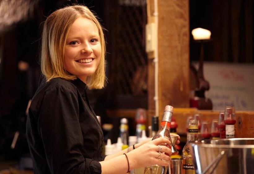 בית מלון כפרי Altitude   The Lodge Smiggins