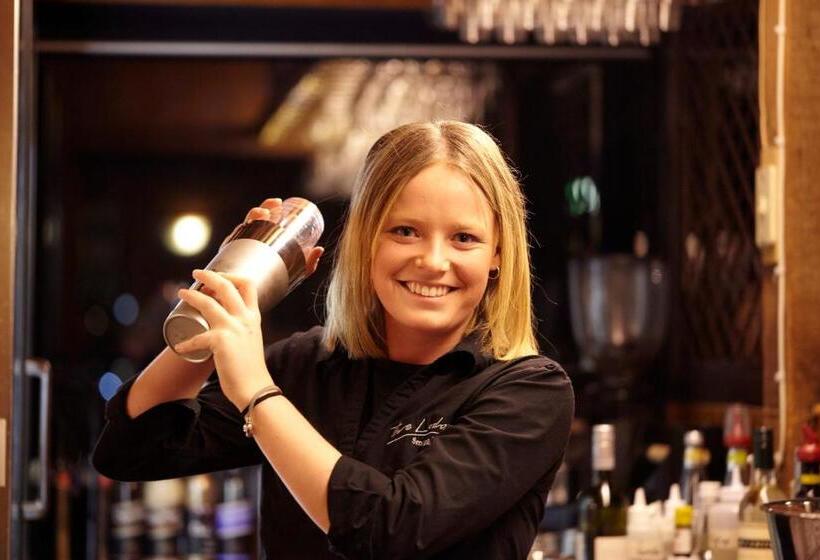 בית מלון כפרי Altitude   The Lodge Smiggins