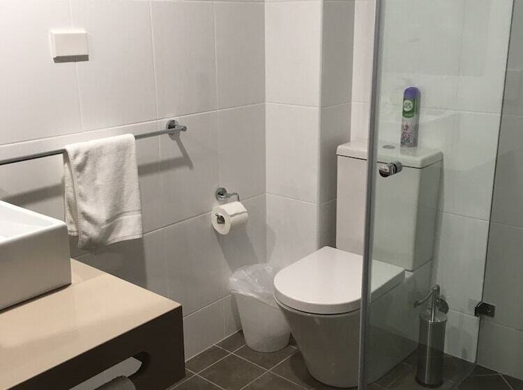 בית מלון כפרי Altitude   The Lodge Smiggins