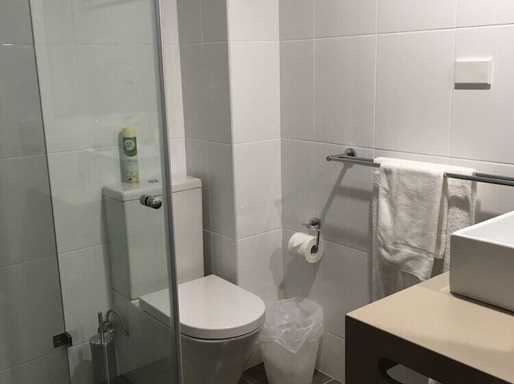 בית מלון כפרי Altitude   The Lodge Smiggins