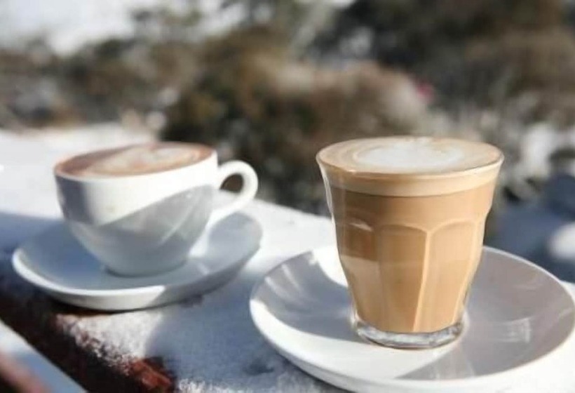 בית מלון כפרי Altitude   The Lodge Smiggins