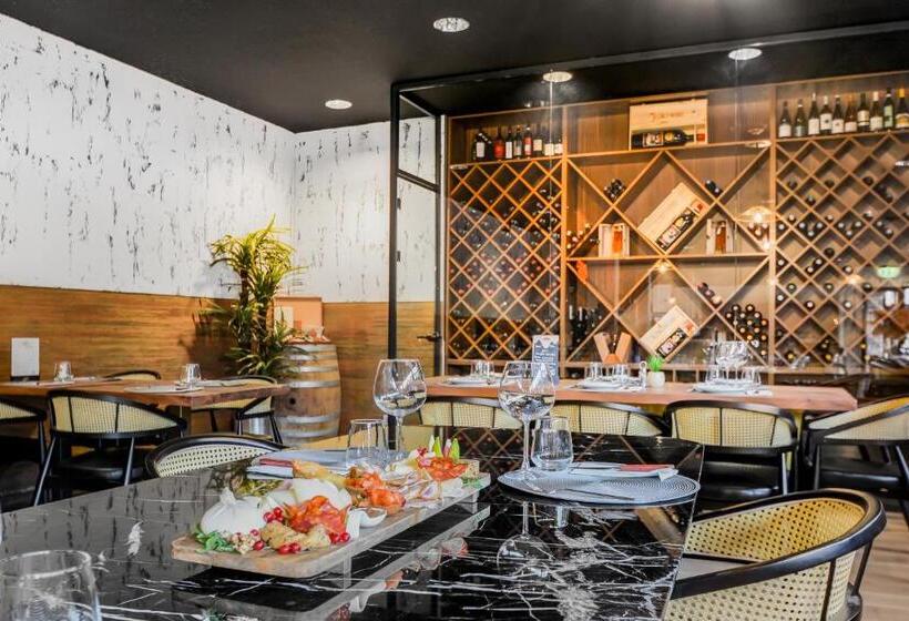 فندق Neuchatel City