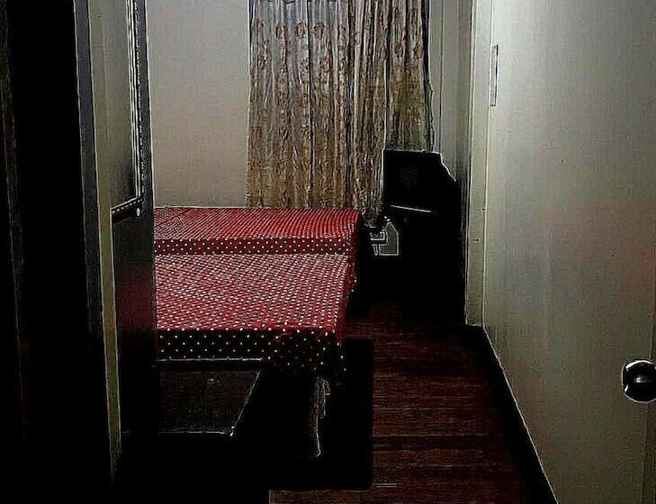 فندق Oyo 734 Baden Powell