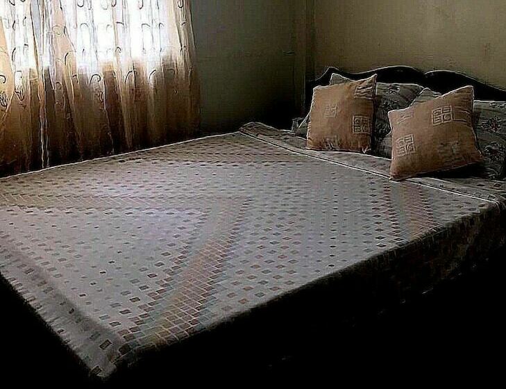 فندق Oyo 734 Baden Powell