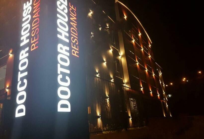 فندق Doctor House