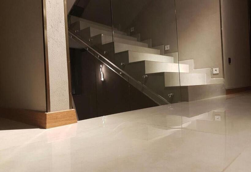 Отель Doctor House