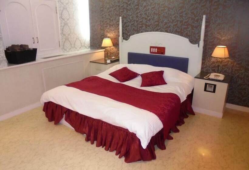 בית מלון כפרי Moulin Rouge   Adults Only