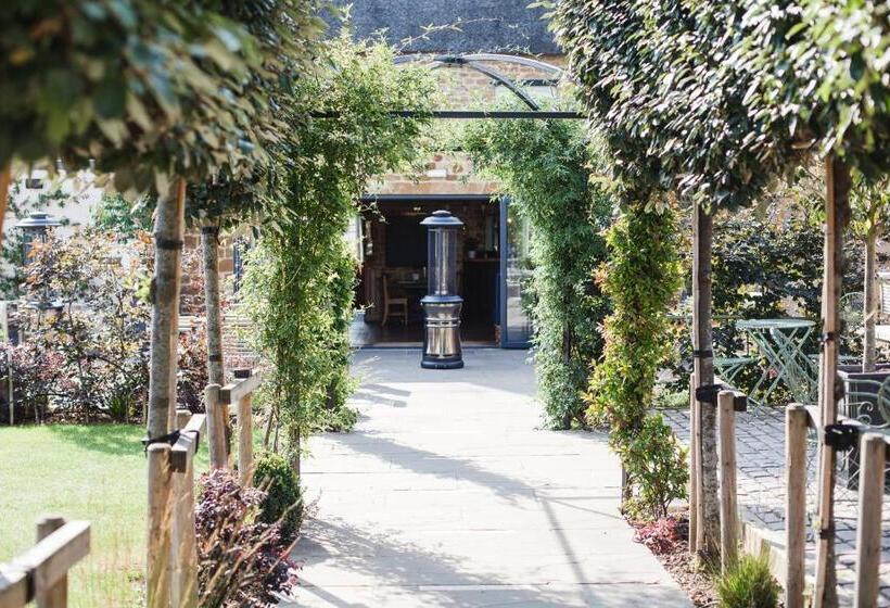 فندق The George Inn