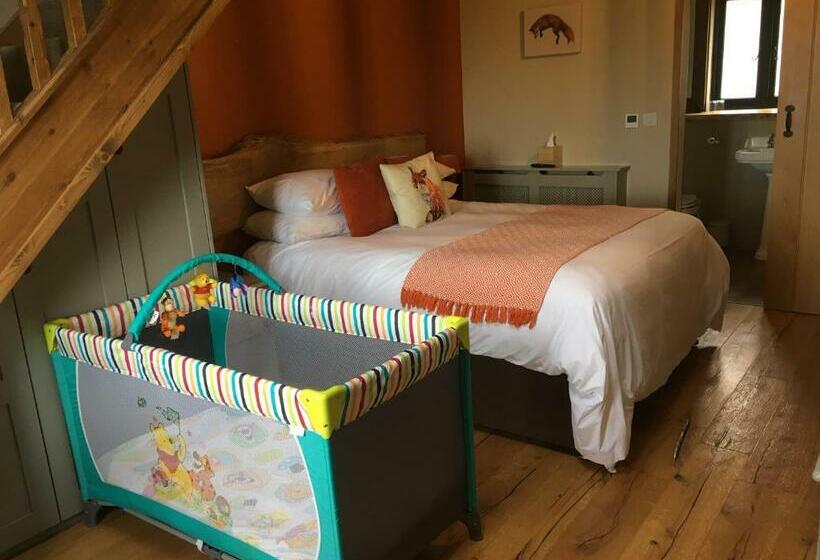 Отель The Plough Inn