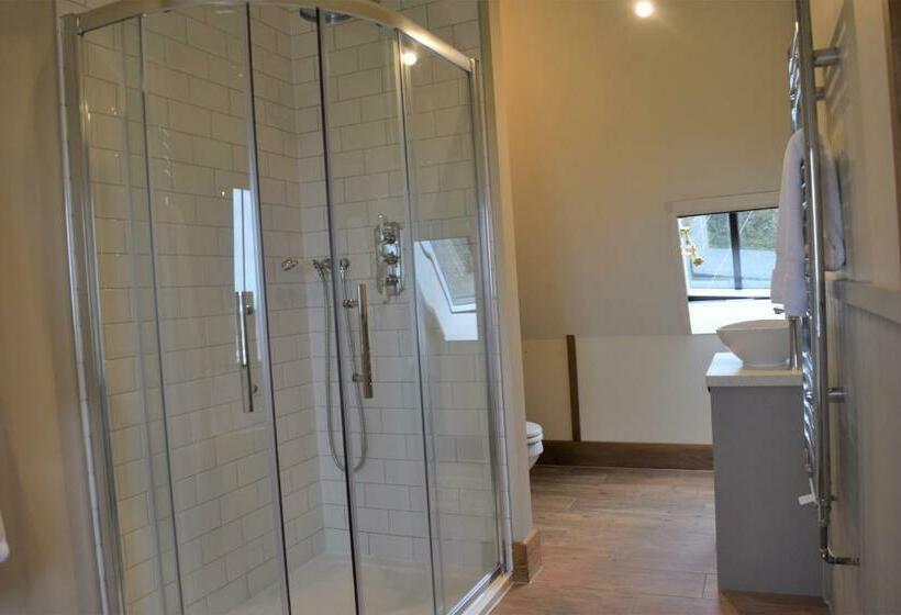 Отель The Plough Inn