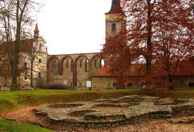 Letní Pobyt Na Hotelu Samechov V Posázaví