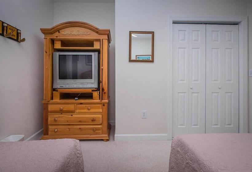 Barefoot Resort & Yacht Club