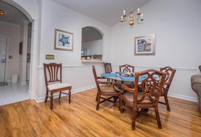 Barefoot Resort & Yacht Club