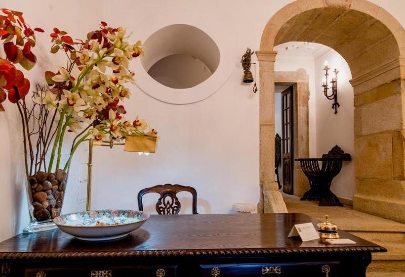 Casa Amarela Th & National Monument