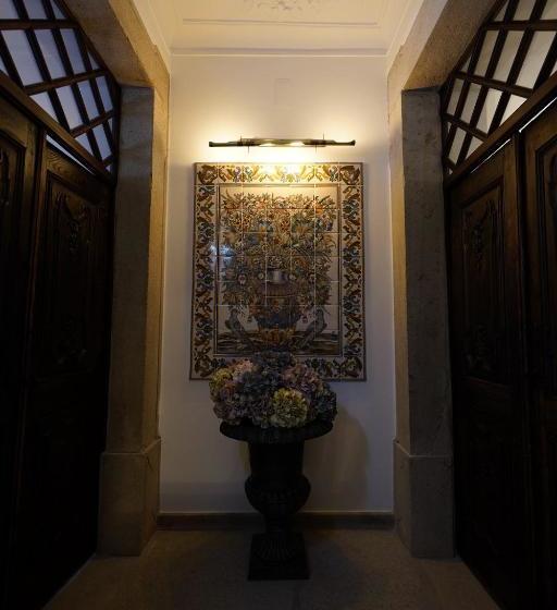 Casa Amarela Th & National Monument