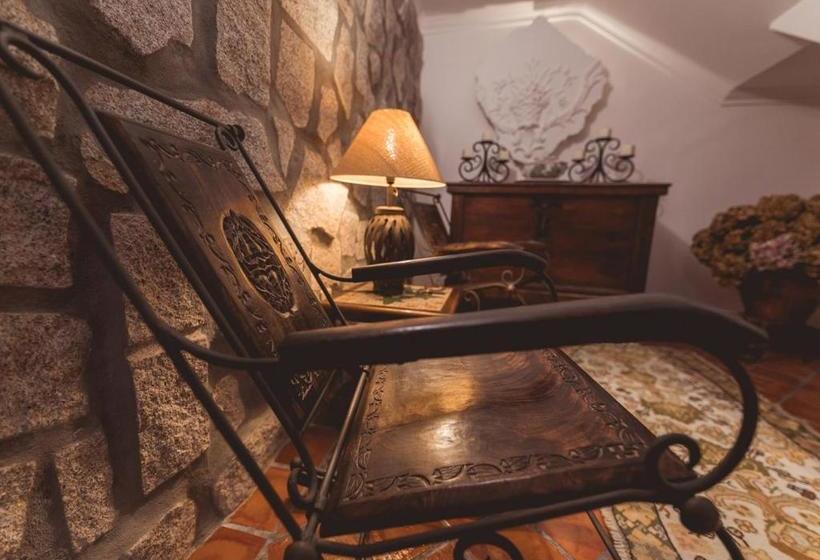 Casa Amarela Th & National Monument