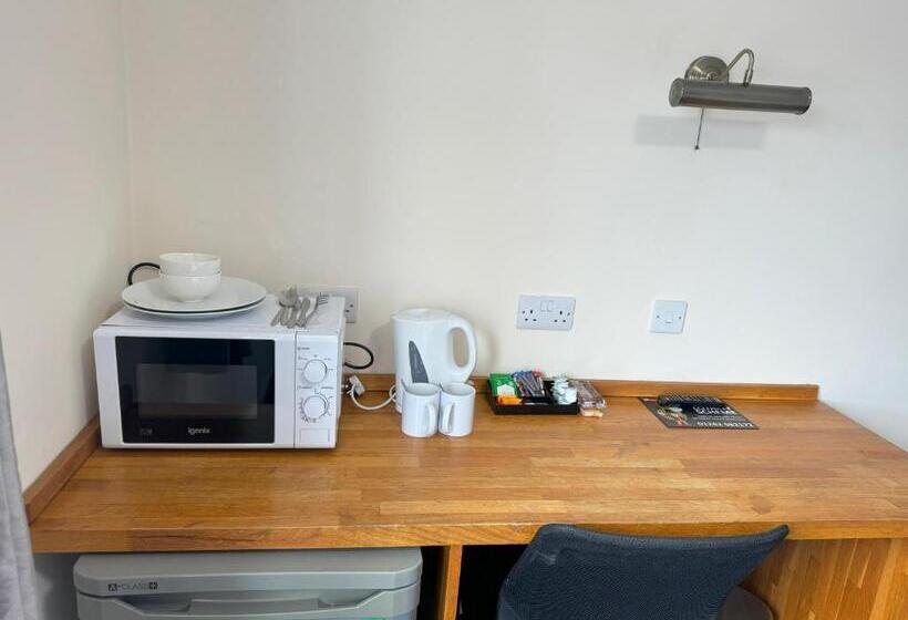 Citilodge Wakefield Hotel By Roomsbooked