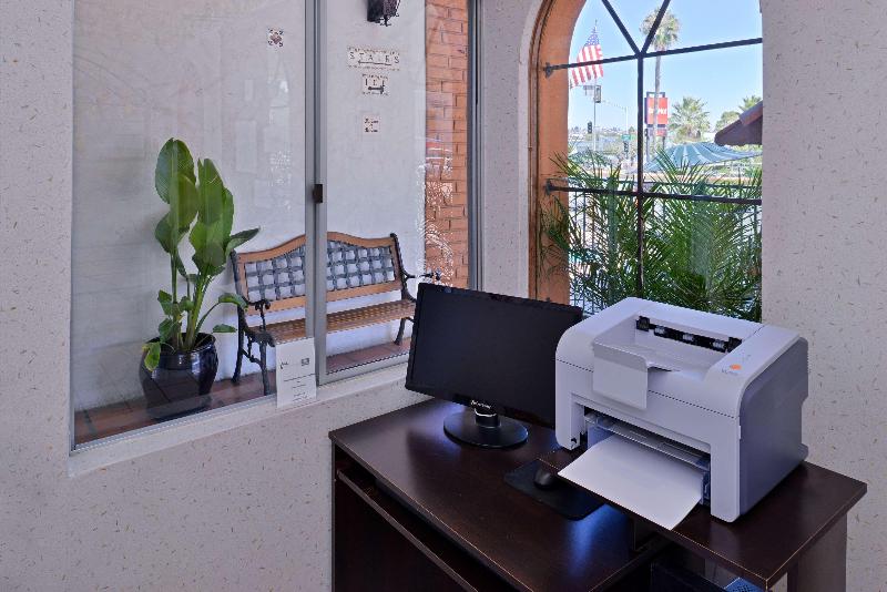 Отель Americas Best Value Inn Loma Lodge