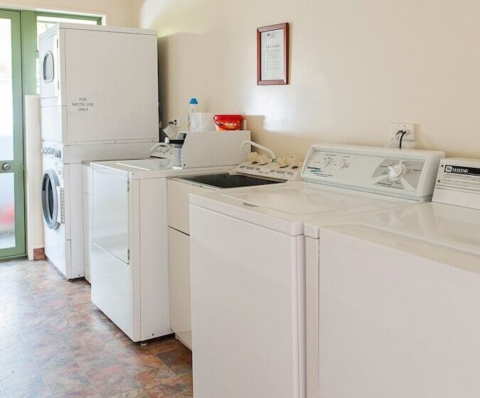 בית מלון כפרי Asure Ashley Motor Lodge