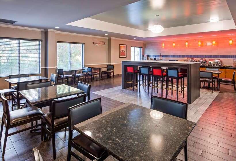 בית מלון כפרי Best Western Airport Inn & Suites