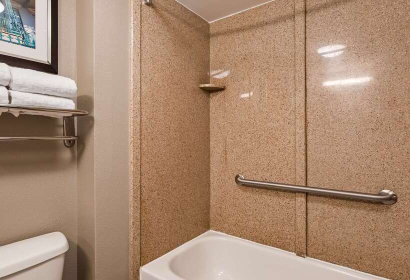 בית מלון כפרי Best Western Airport Inn & Suites