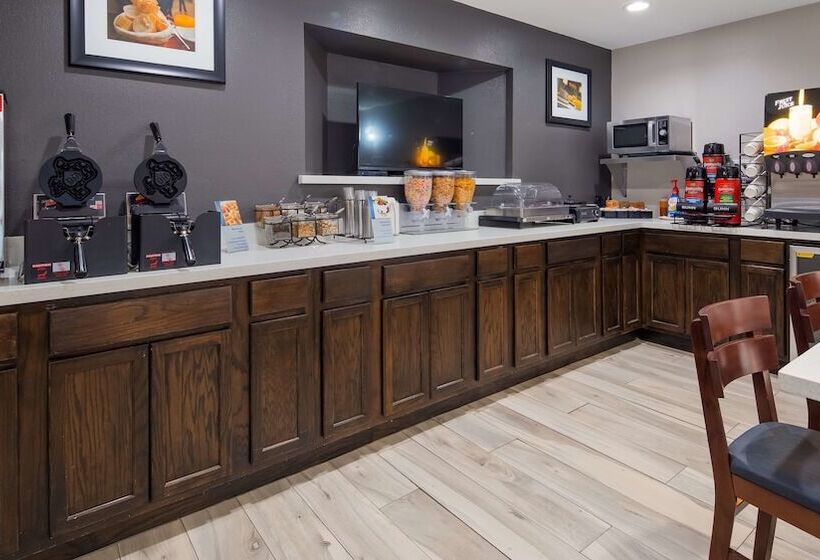 فندق Best Western Executive Inn