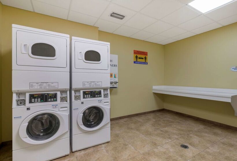 호텔 Best Western Plus Brunswick Inn & Suites