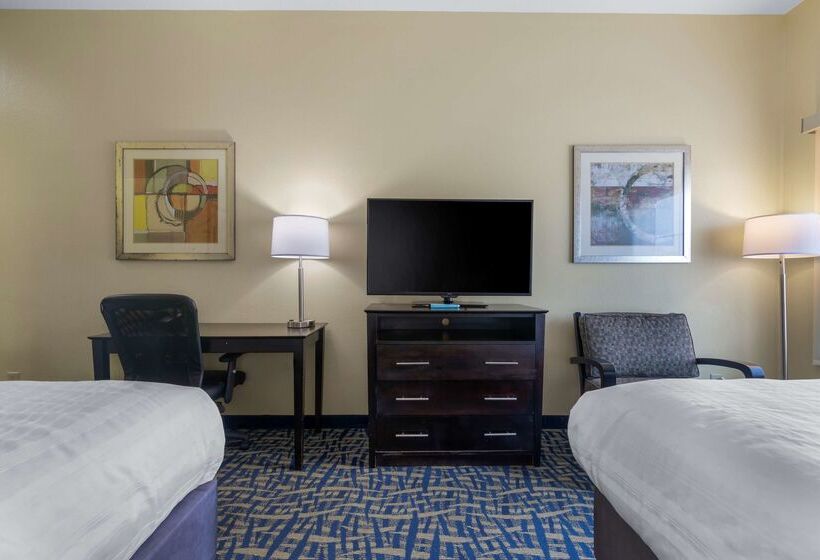 호텔 Best Western Plus Brunswick Inn & Suites