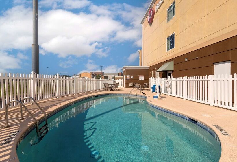 호텔 Best Western Plus Brunswick Inn & Suites