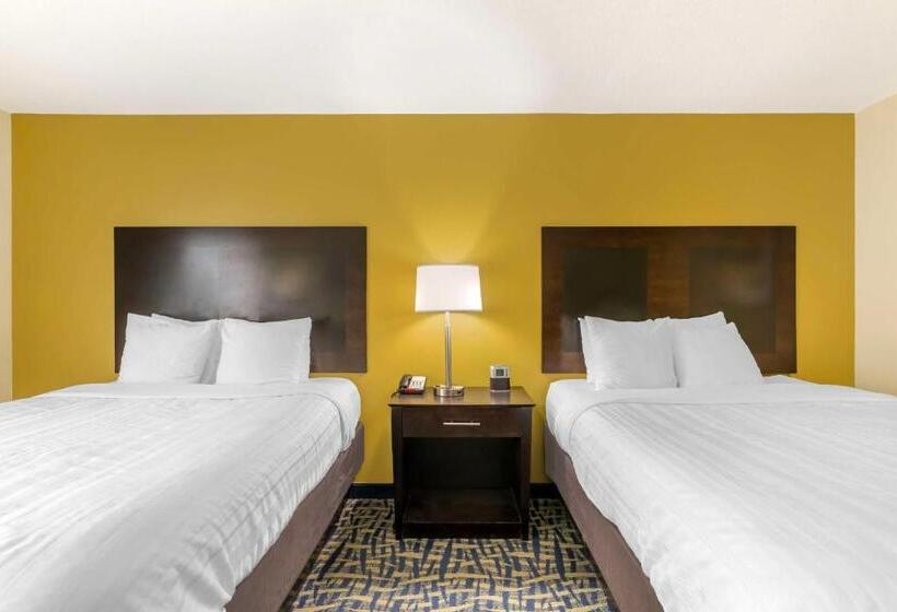 酒店 Best Western Plus Brunswick Inn & Suites